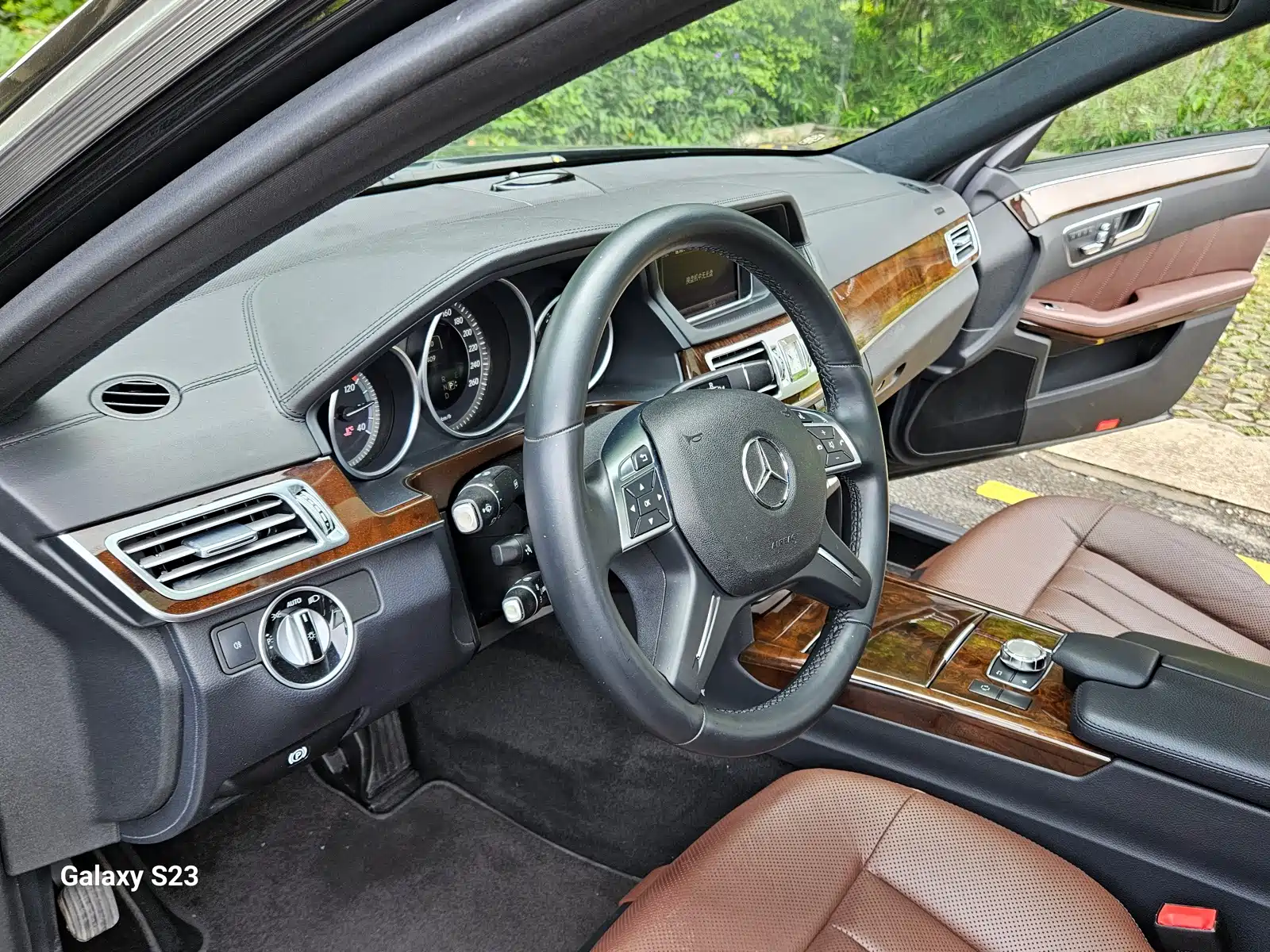 صورة 9 - Mercedes-Benz E-Class