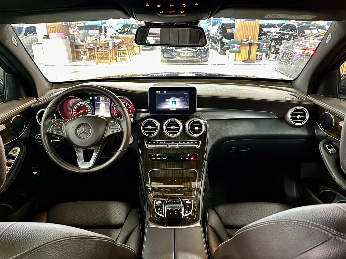 Mercedes-Benz GLC 2018 Facelift GLC 260 4MATIC Luxury фото 13