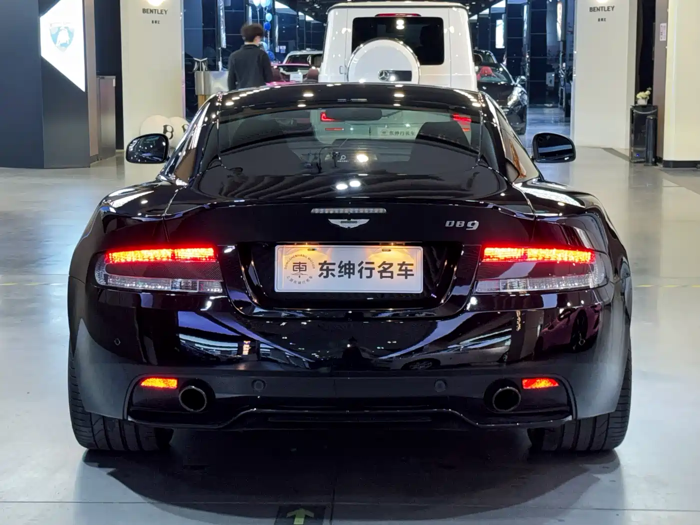 Aston Martin DB9 2014 6.0L Carbon Black Coupe фото 5