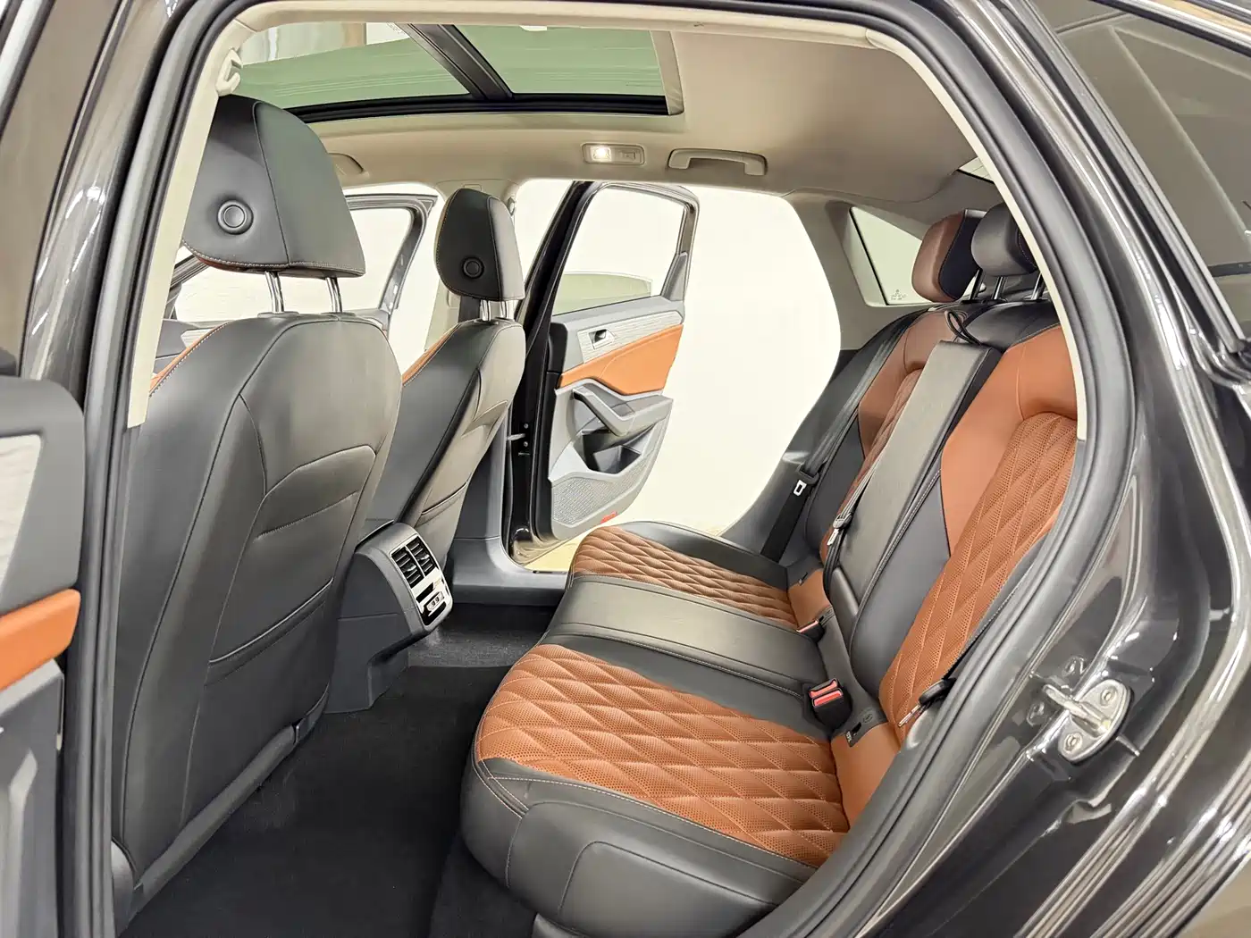 Volkswagen Sagitar 2023 280TSI DSG Surpass Plus Edition фото 10