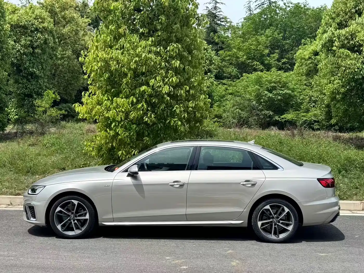 Audi A4L 2020 40 TFSI Fashion Dynamic Edition фото 3