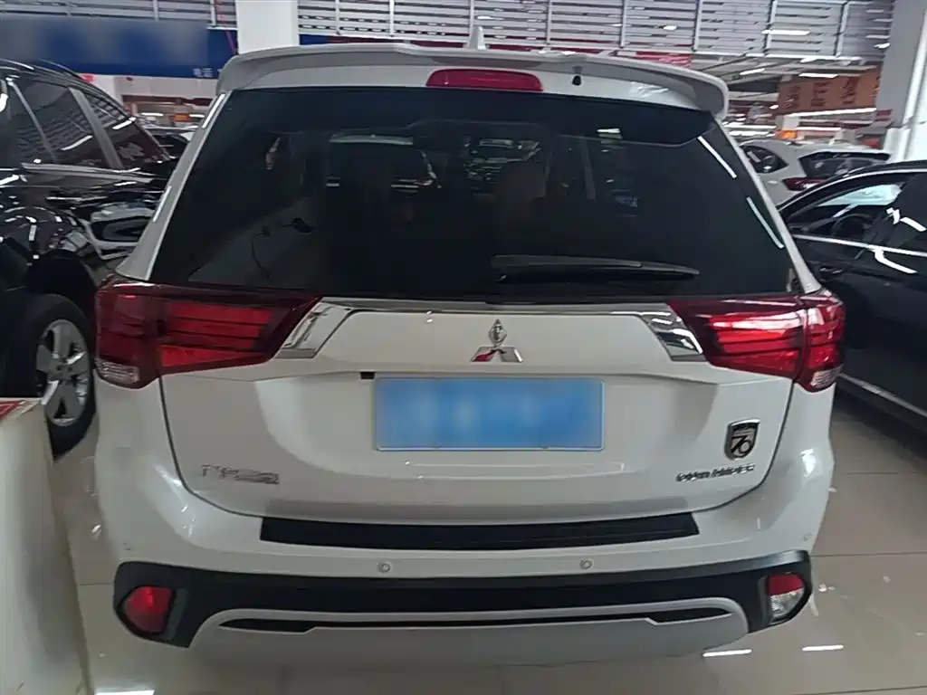 Mitsubishi Outlander 2019 2.4L 4WD Deluxe Edition 5-seater China V фото 6