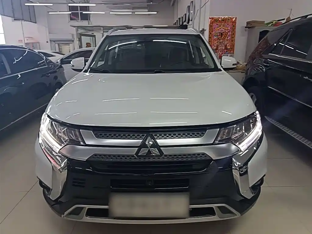 Mitsubishi Outlander 2019 2.4L 4WD Deluxe Edition 5-seater China V фото 3
