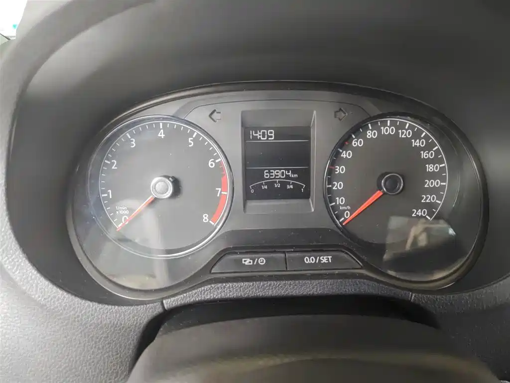 Volkswagen Polo 2018 1.5L Auto Safe Drive фото 11