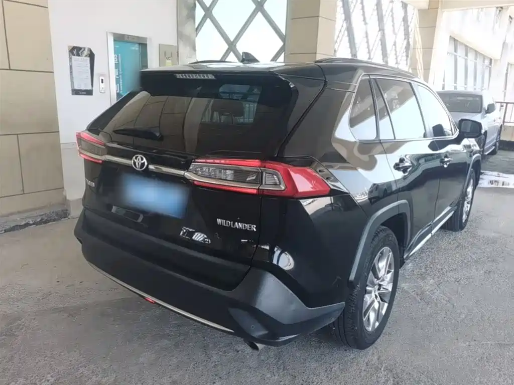 Toyota Wildlander 2022 2.0L CVT FWD Luxury PLUS Edition фото 7