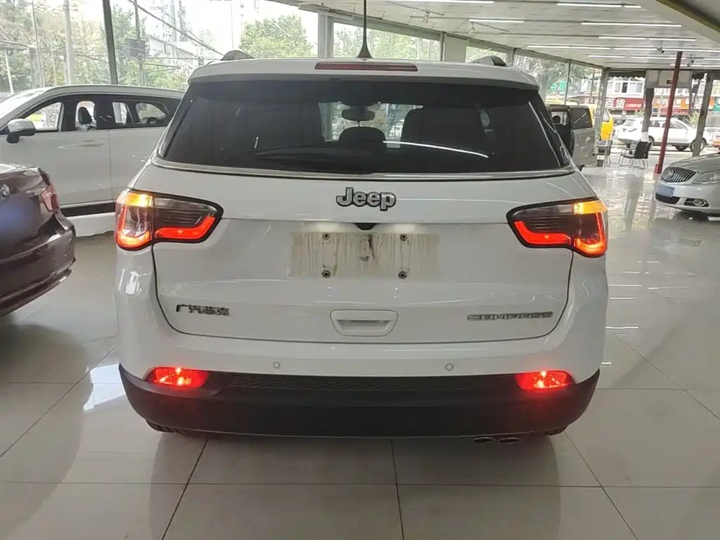 Фото 6 - Jeep Compass