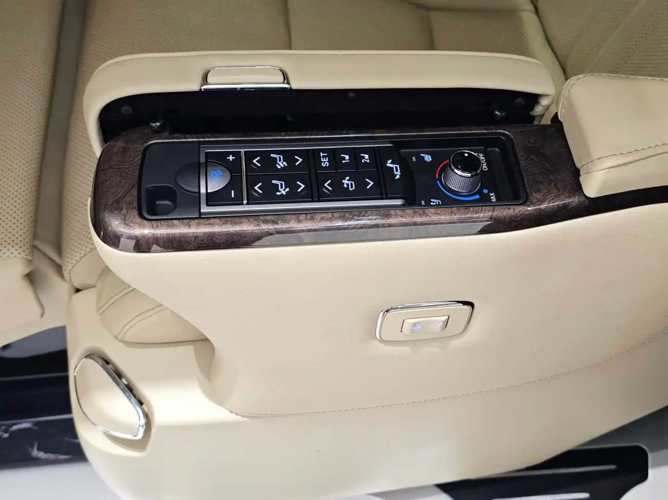 Toyota Alphard 2021 Hybrid 2.5L Premium фото 11