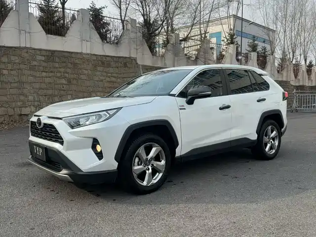 Toyota RAV4 2.0L CVT, Полный привод, Стиль, PLUS