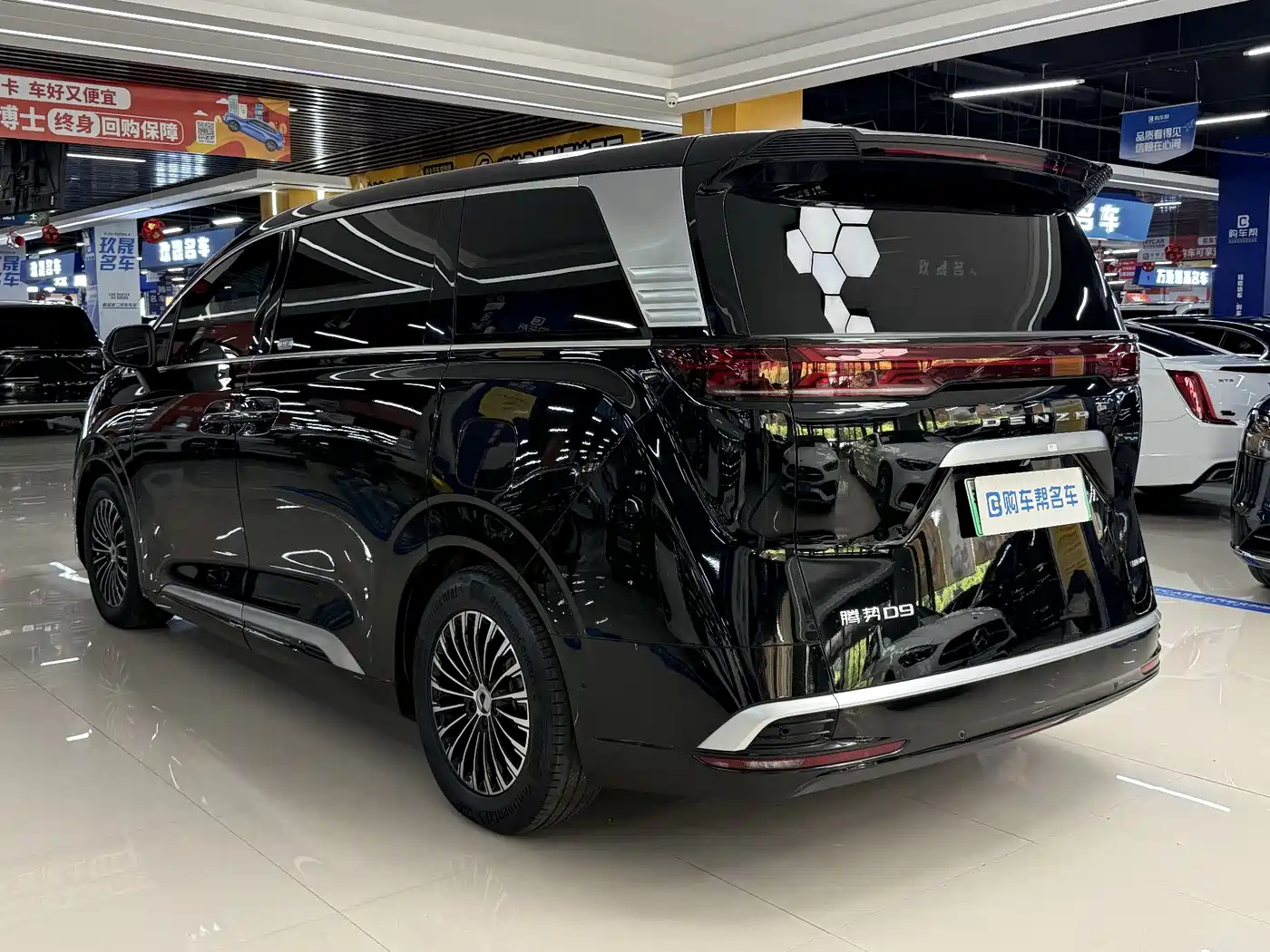 Denza D9 2022 DM-i 970 AWD Flagship фото 14