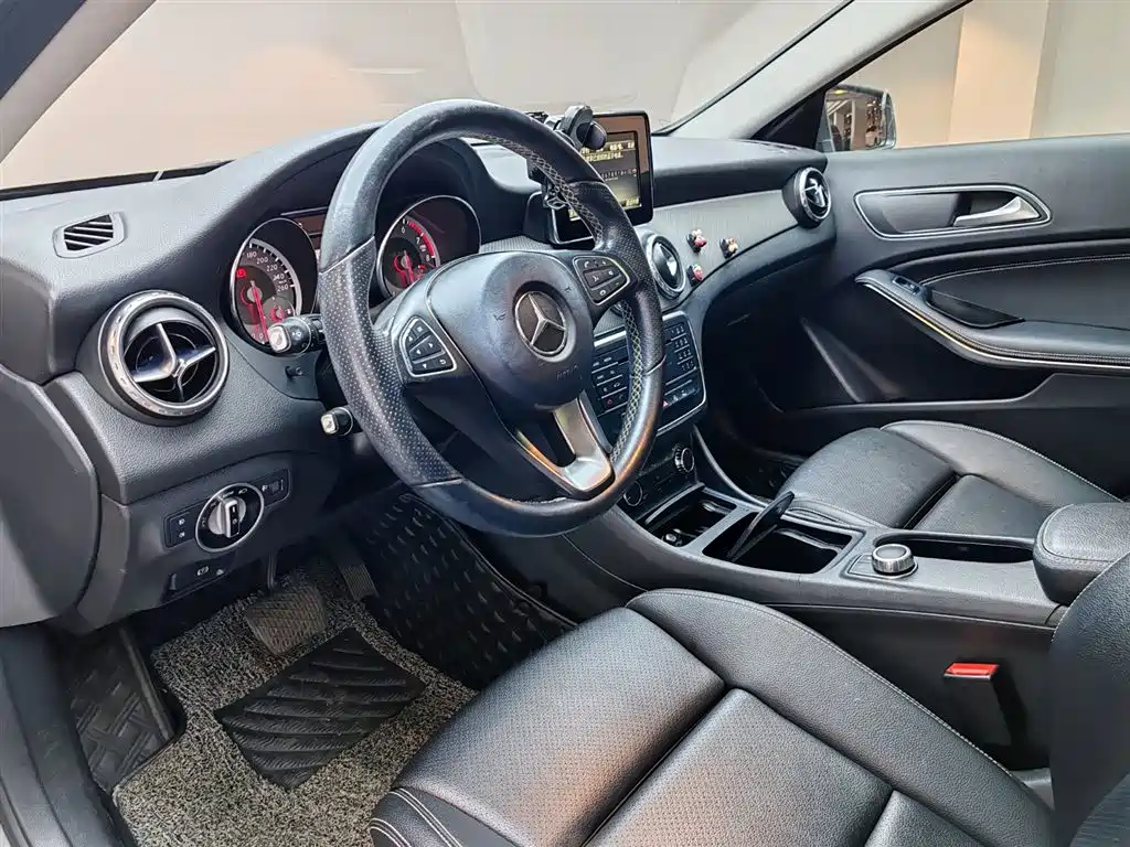 Mercedes-Benz GLA 2017 GLA 200 Dynamic фото 10