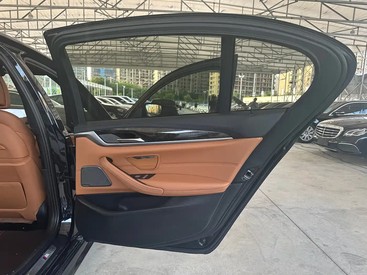 BMW 5 Series 2019 530Li Premium M Sport Package фото 28