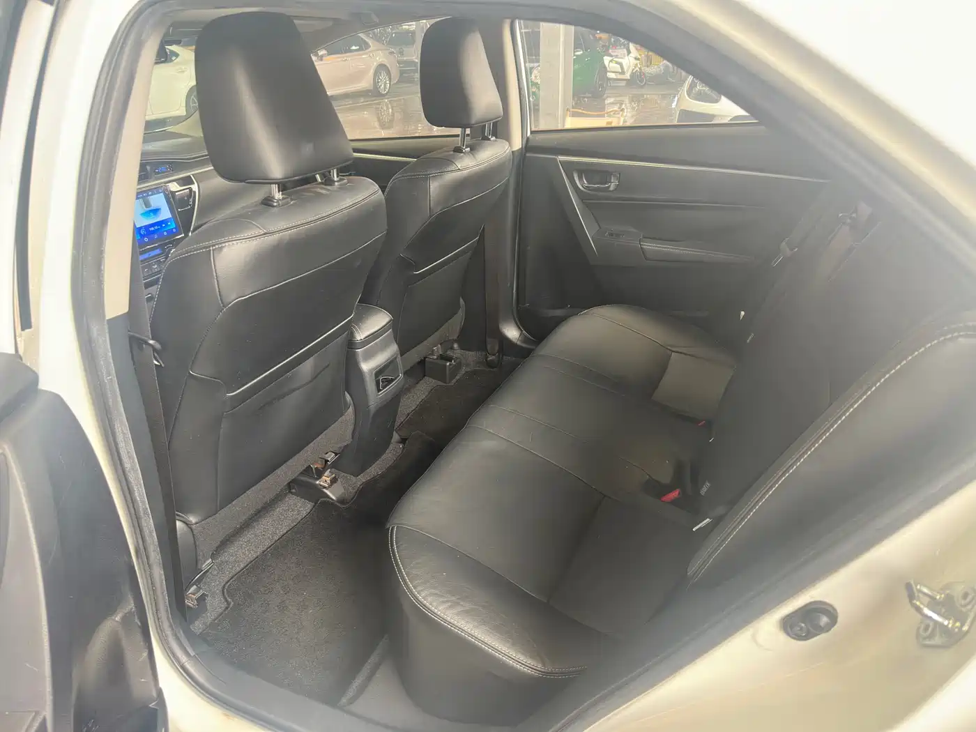 Toyota Corolla 2014 1.8L CVT GLX-i фото 16