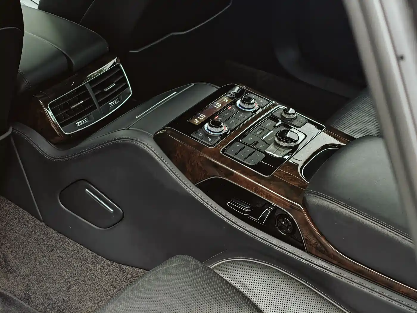 Audi A8 2014 A8L 45 TFSI quattro Luxury фото 14