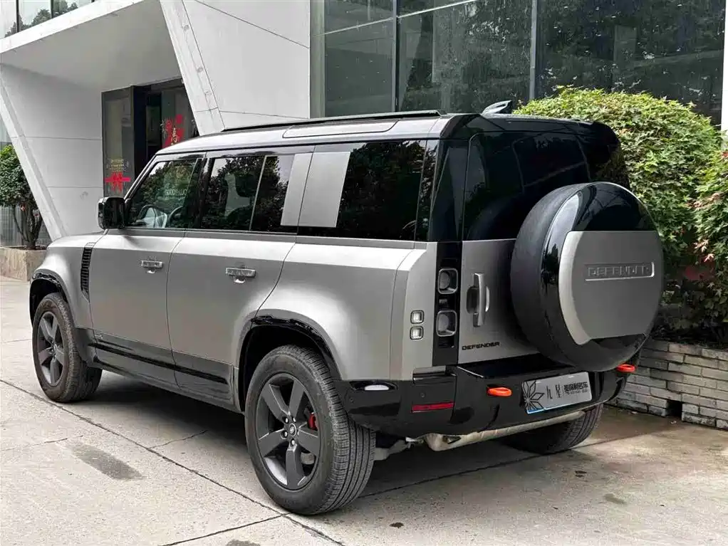 Land Rover Defender 2025 110 3.0T P400 X фото 3