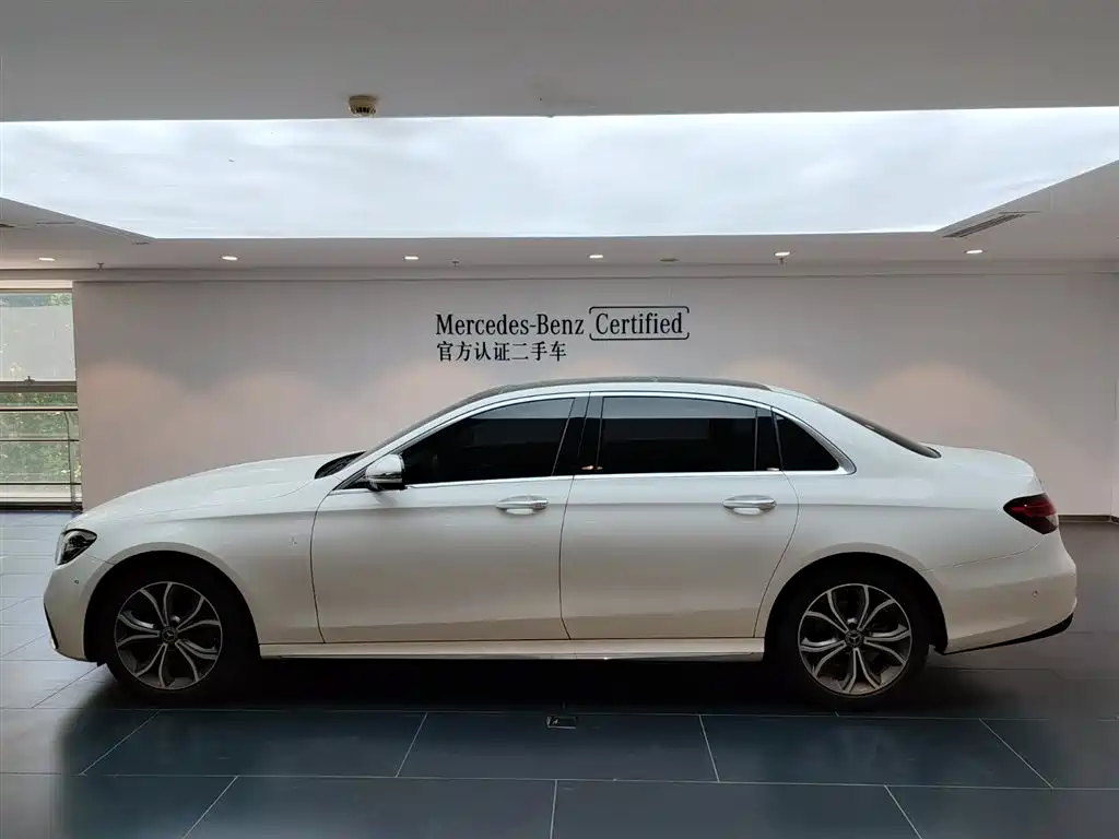 Mercedes-Benz E-Class 2023 E 300 L Sport Fashion фото 7