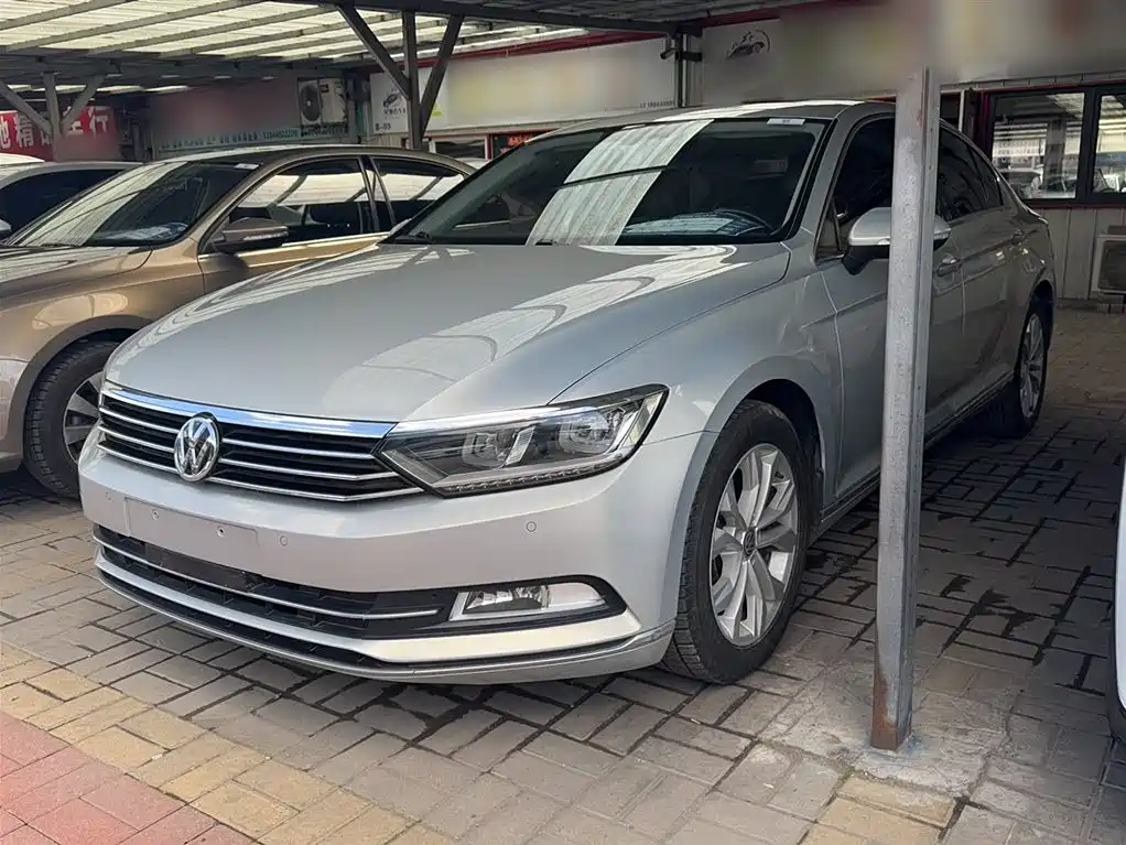 Volkswagen Magotan 2017 330TSI DSG Luxury фото 2