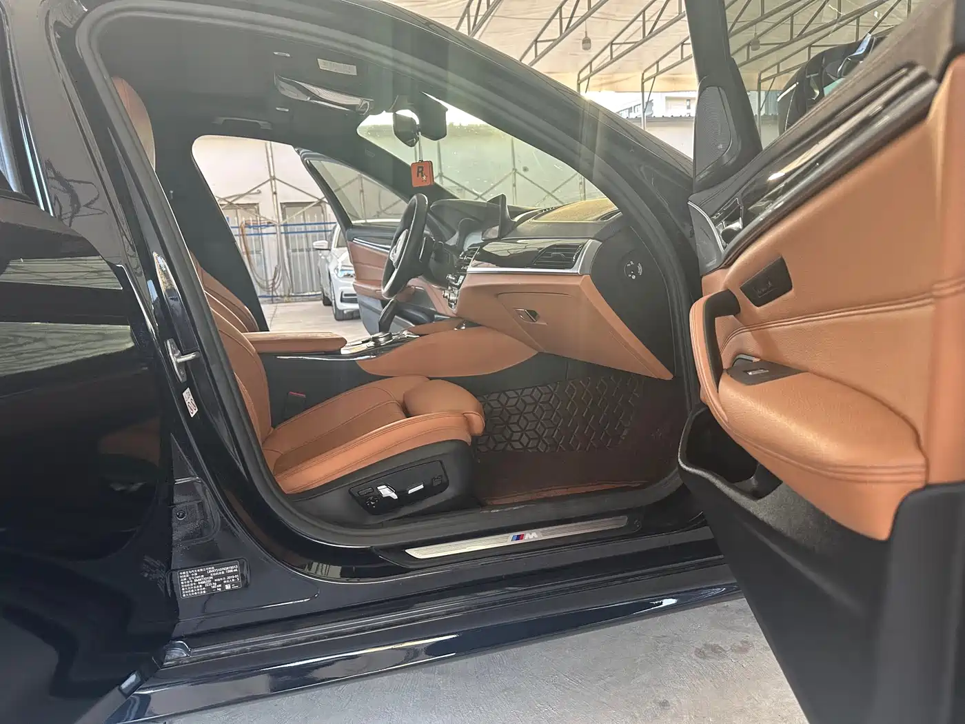 BMW 5 Series 2019 530Li Premium M Sport Package фото 22