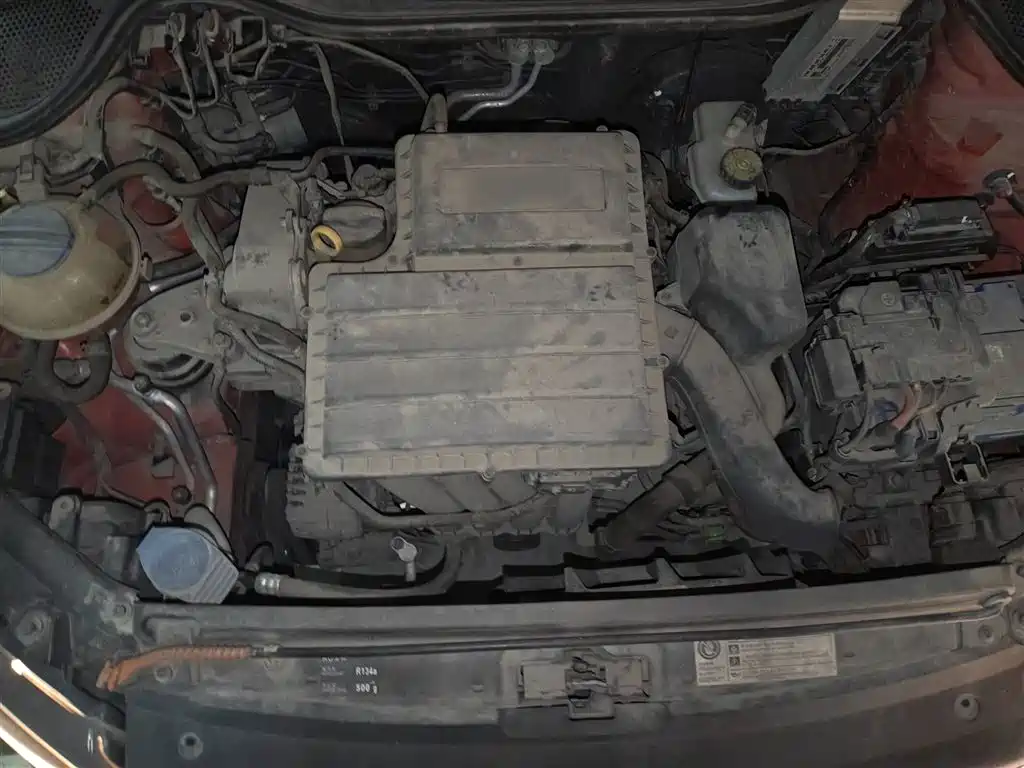 Volkswagen Polo 2014 1.6L Cross Polo Automatic фото 11