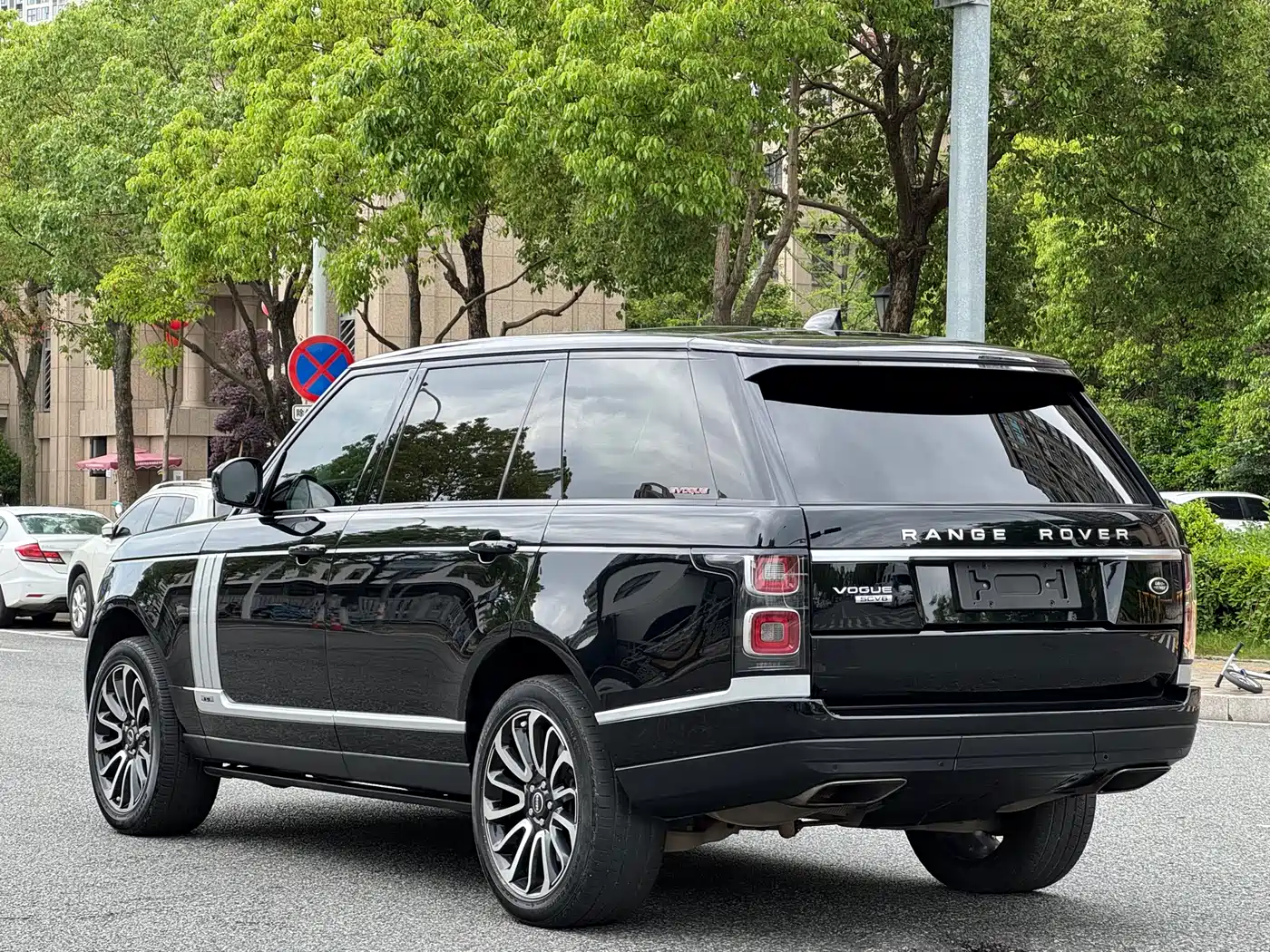 Land Rover Range Rover 2018 3.0 SC V6 Vogue Heritage Extended Edition фото 6