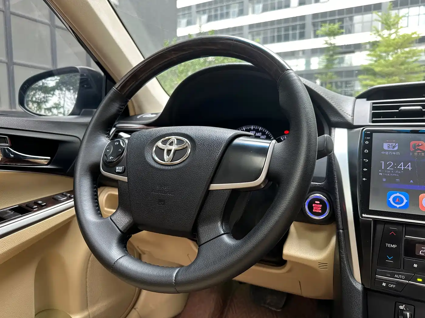Toyota Camry 2016 2.0G 10th Anniversary Luxury Edition фото 19