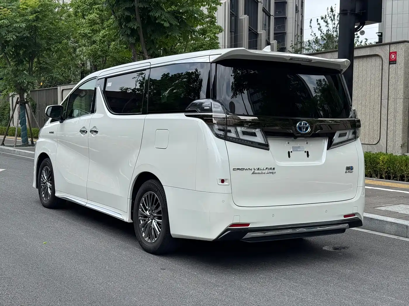 Toyota Vellfire 2023 Crown Hybrid 2.5L HV Ultimate фото 7