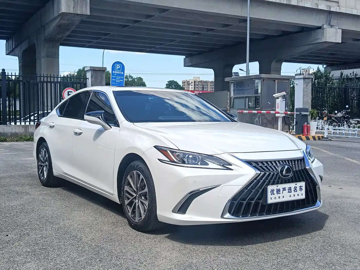 Lexus ES 2021 200 Excellence Edition фото 4