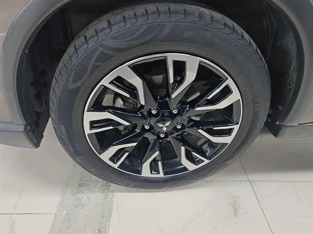 Mitsubishi Outlander 2019 2.4L 2WD Premium Edition 5-seater China V фото 23