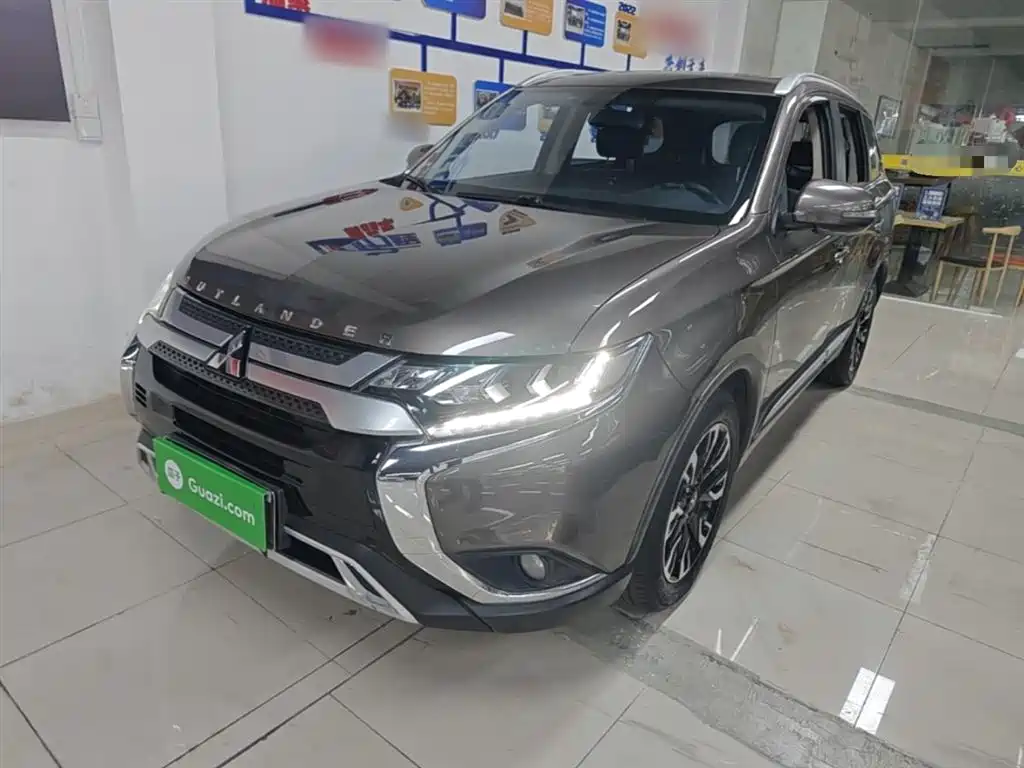 Mitsubishi Outlander 2019 2.4L 2WD Premium Edition 5-seater China V