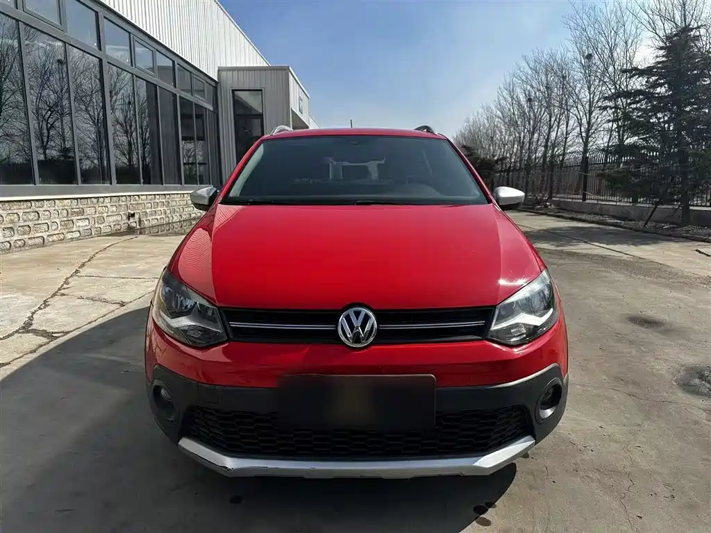Volkswagen Polo 2014 1.6L Cross Polo Automatic фото 24