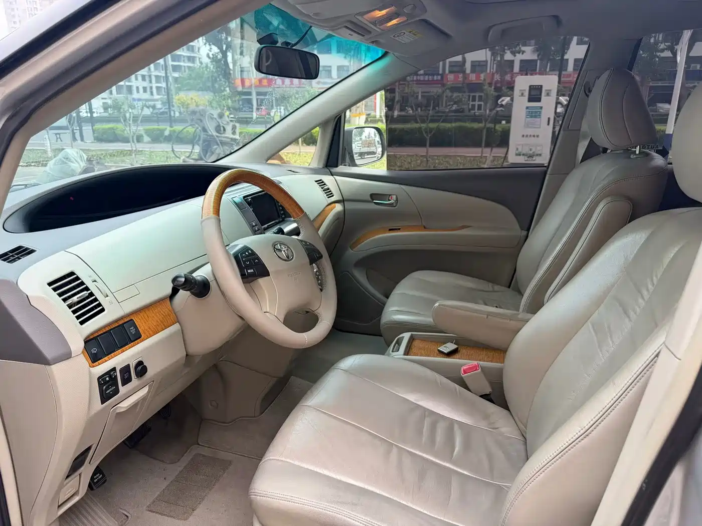 Toyota Previa 2012 2.4L 7-Seater Luxury Edition фото 4