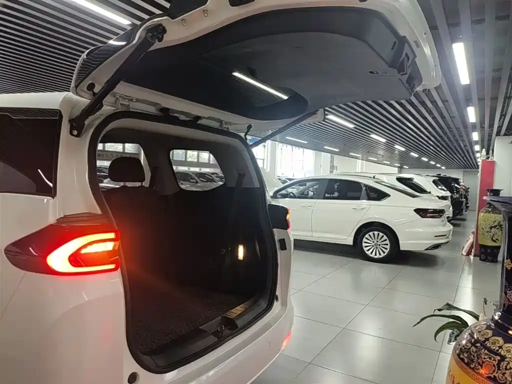 GAC Trumpchi Trumpchi M6 2019 270T DCT Premium Edition (6-seater) (China VI) фото 19