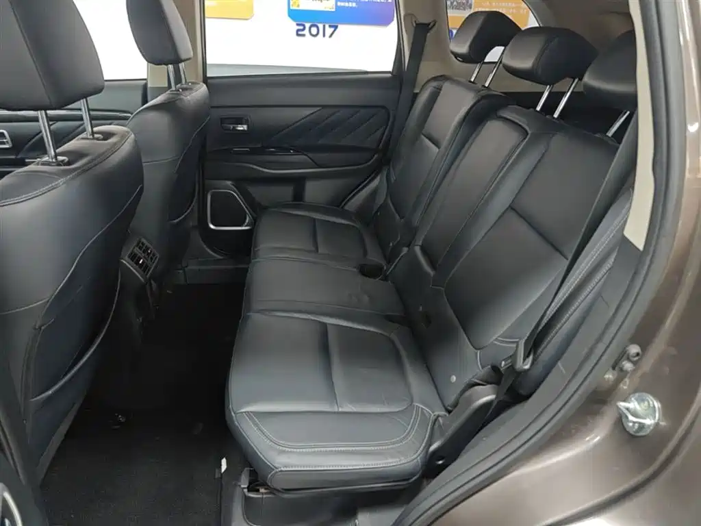 Mitsubishi Outlander 2019 2.4L 2WD Premium Edition 5-seater China V фото 17