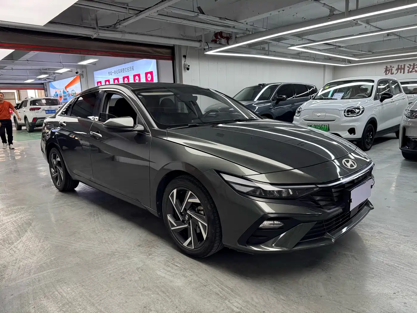 Hyundai Elantra 2023 1.5L CVT GLX Elite Edition фото 3