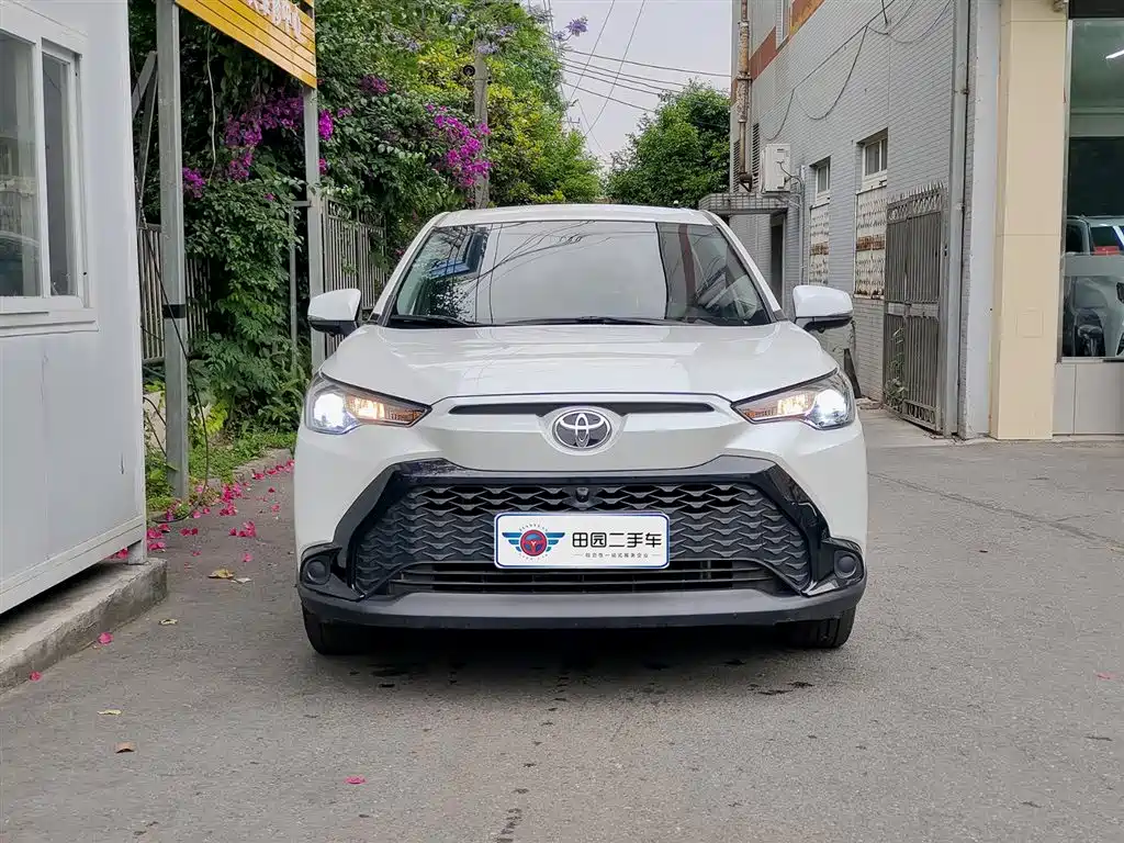 Toyota Frontlander 2024 2.0L CVT Elite Edition фото 2