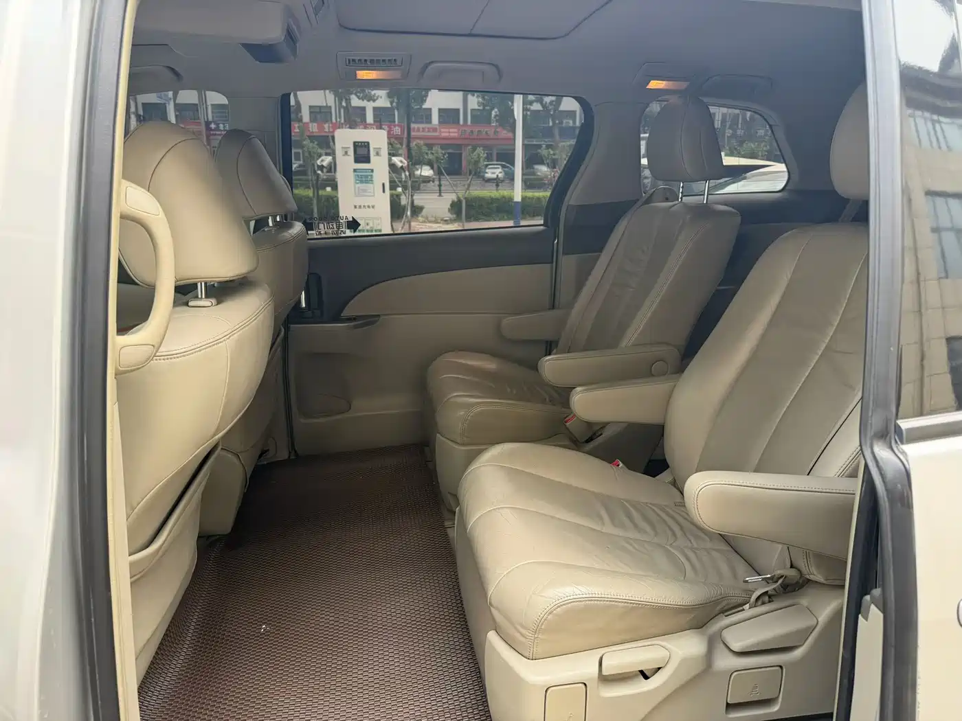 Toyota Previa 2012 2.4L 7-Seater Luxury Edition фото 5