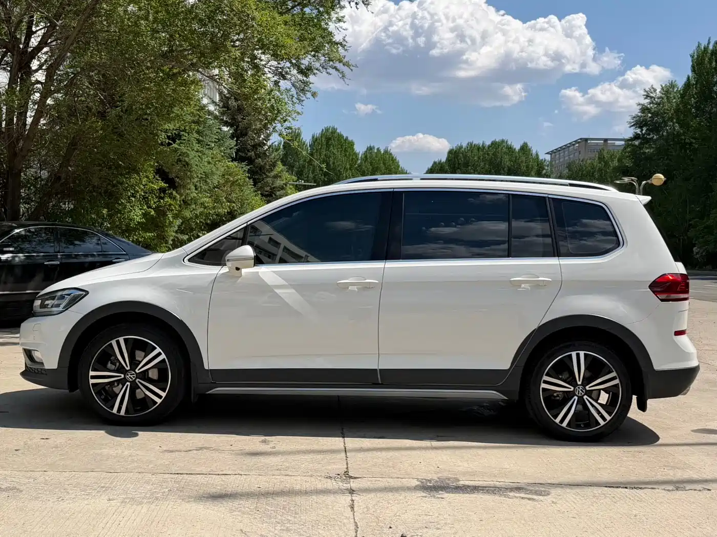 Volkswagen Touran 2021 Touran L 280TSI DSG Cross Edition 7-seater фото 8