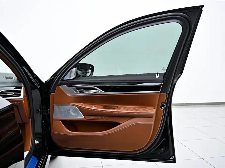 BMW 7 Series 2019 Facelift 740Li xDrive Executive M Sport Package фото 21