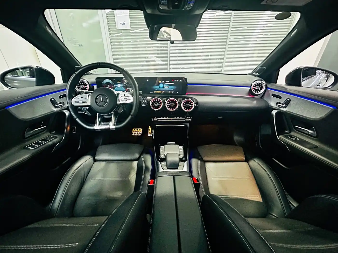 Mercedes-Benz A-Class AMG 2022 AMG A 35 L 4MATIC фото 11