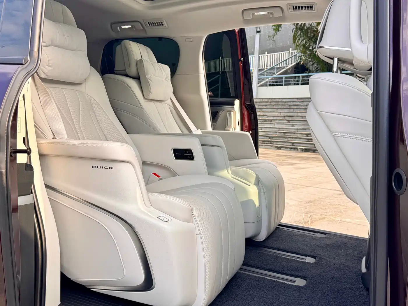 Buick GL8 New Energy 2024 Landglory Premium Edition 7-Seater фото 9