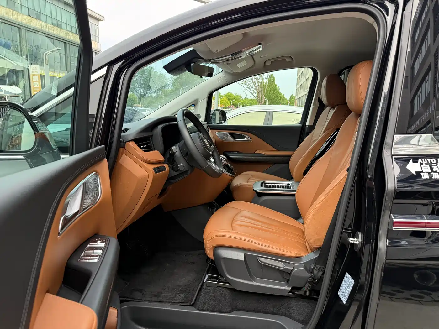 Hongqi HQ9 2023 2.0T Smart Connect Flag Joy Edition фото 7