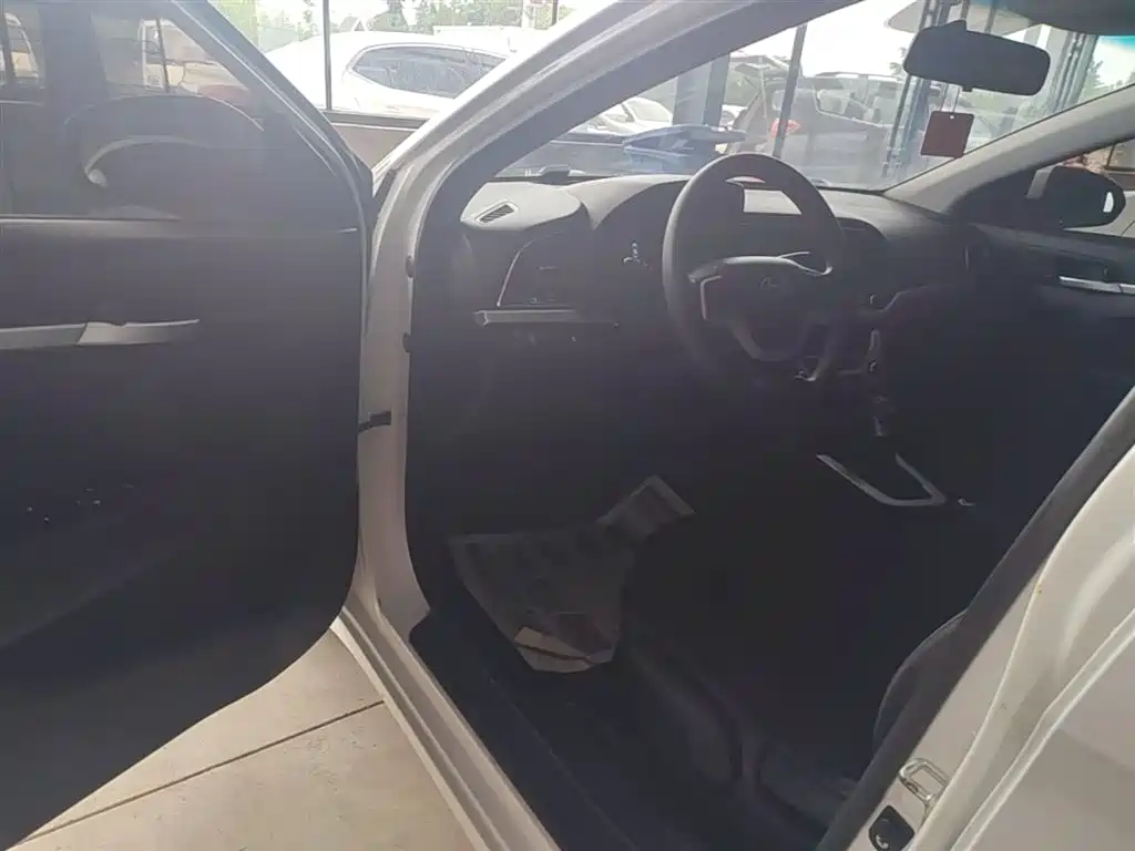 Hyundai Elantra 2016 Model 1.6L Automatic Smart Elite фото 16