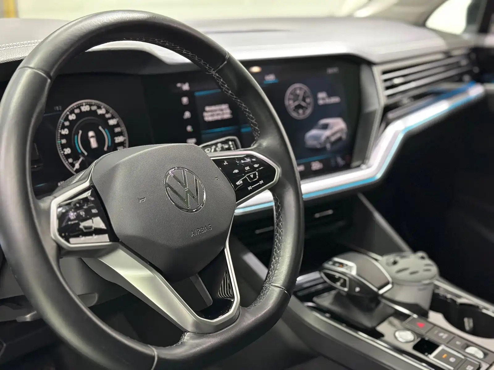 Фото 24 - Volkswagen Touareg