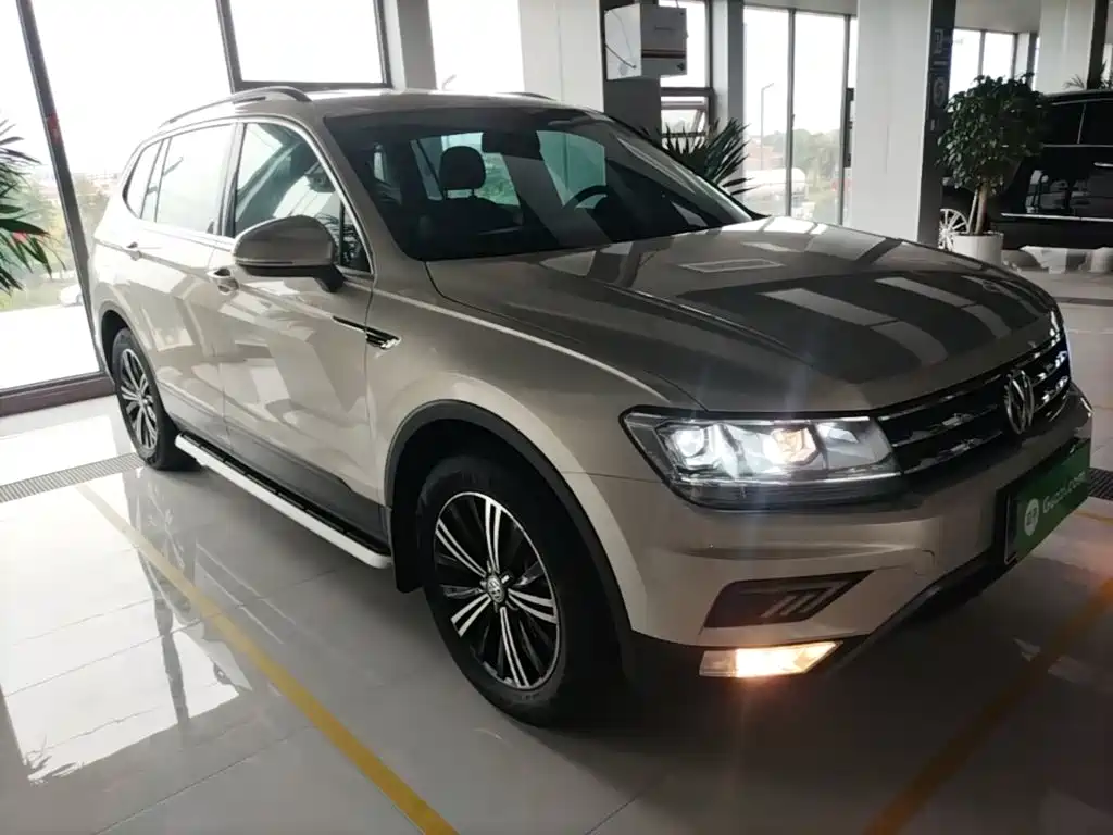 صورة 4 - Volkswagen Tiguan L