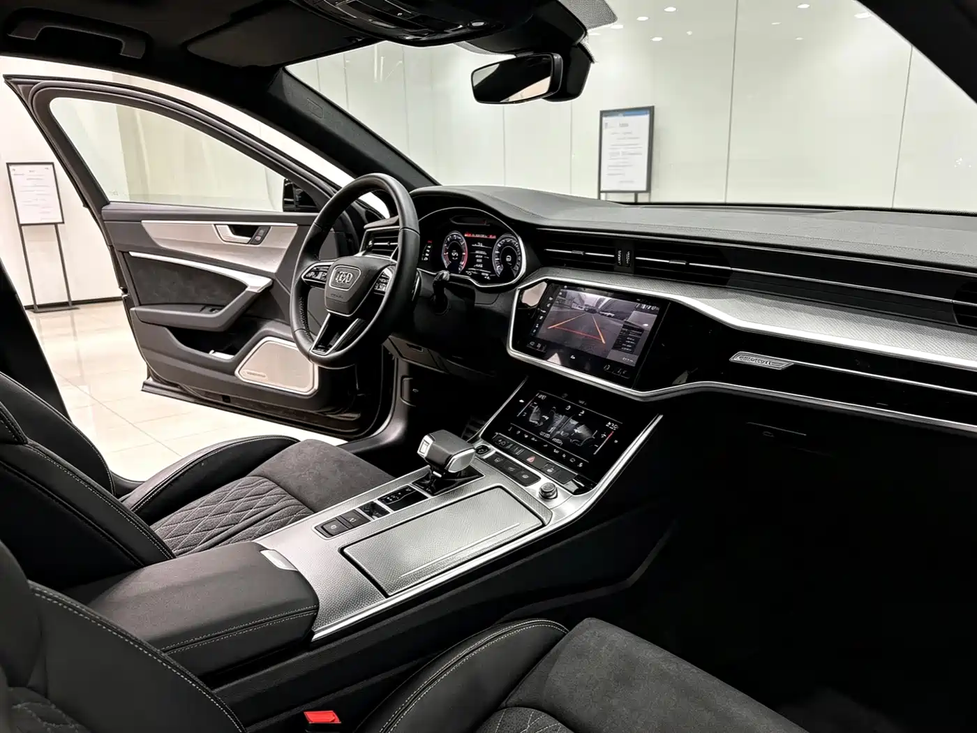 Audi A7L 2024 45TFSI quattro S-line Vision Edition Crystal Package фото 12