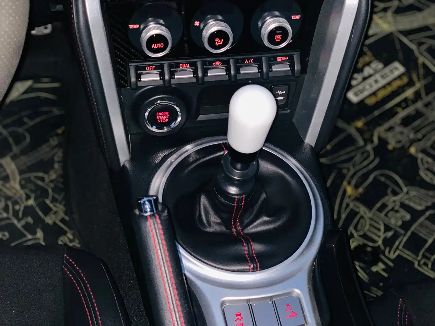 Subaru BRZ 2017 2.0i Manual type-S Edition фото 7