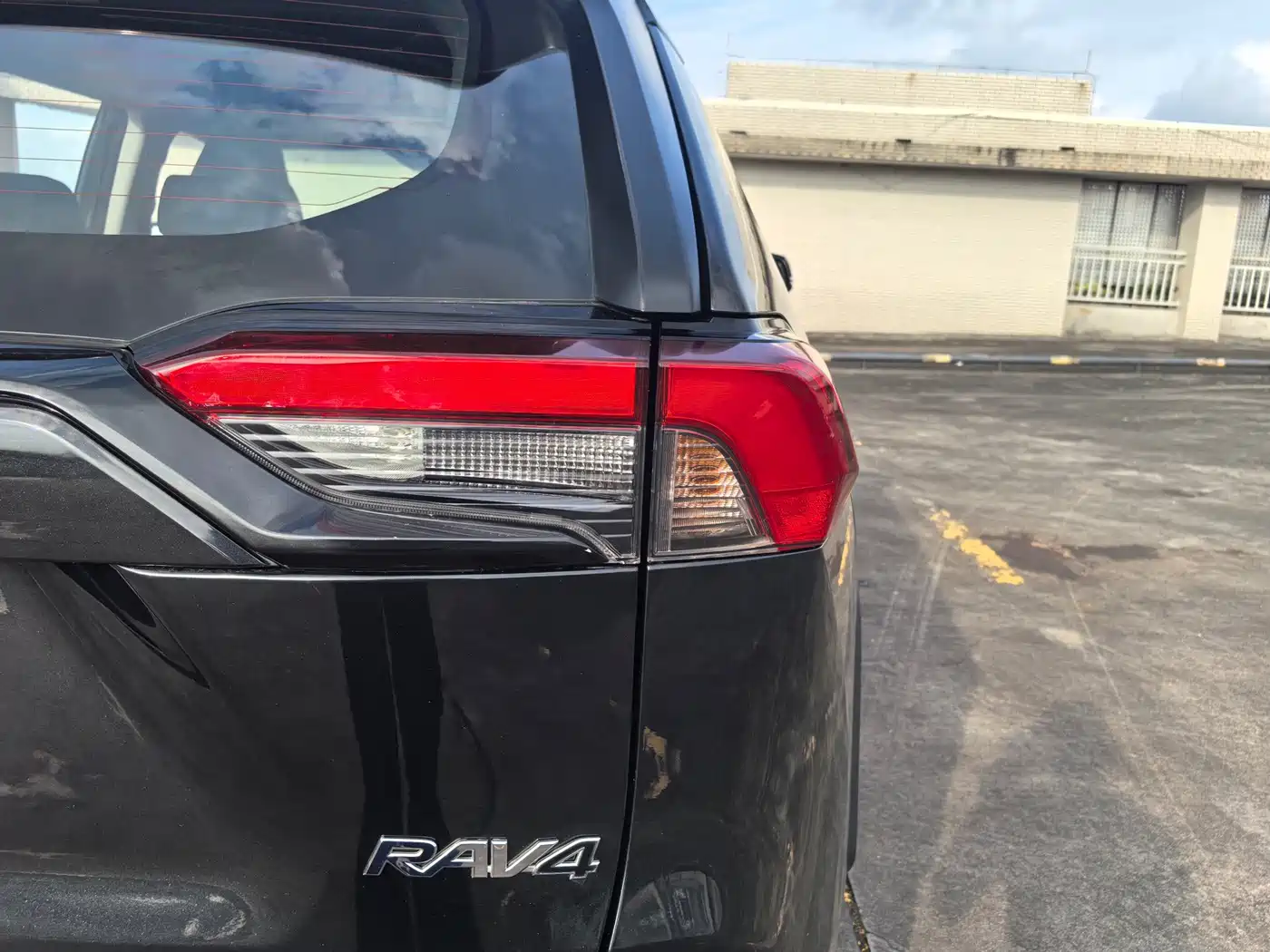 Photo 5 - Toyota RAV4