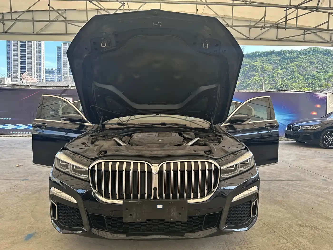 BMW 7 Series 2019 740Li Leading M Sport Package фото 10