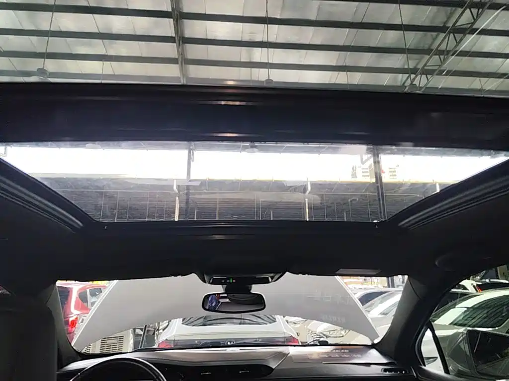 Photo 18 - Cadillac XT5