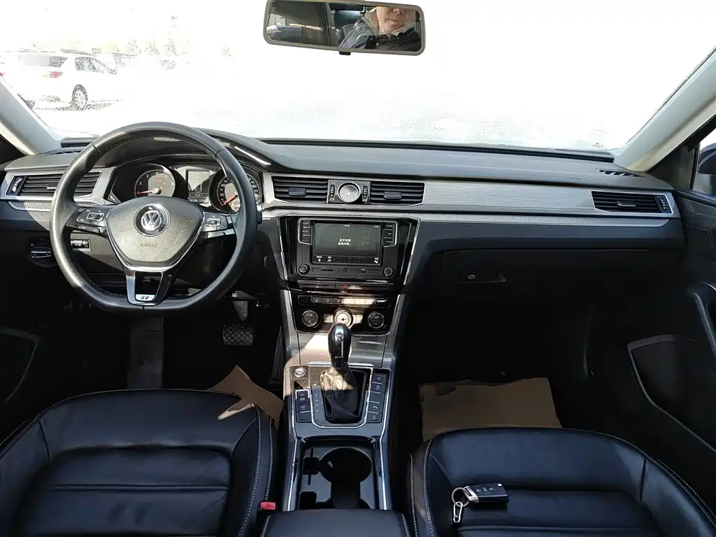 Volkswagen Passat 2017 330TSI DSG Prestige фото 10