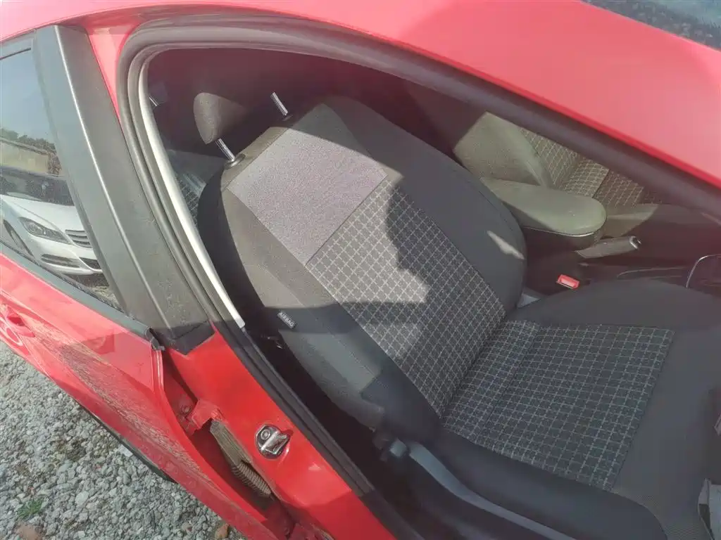 Volkswagen Polo 2014 1.6L Automatic Comfort Edition фото 20